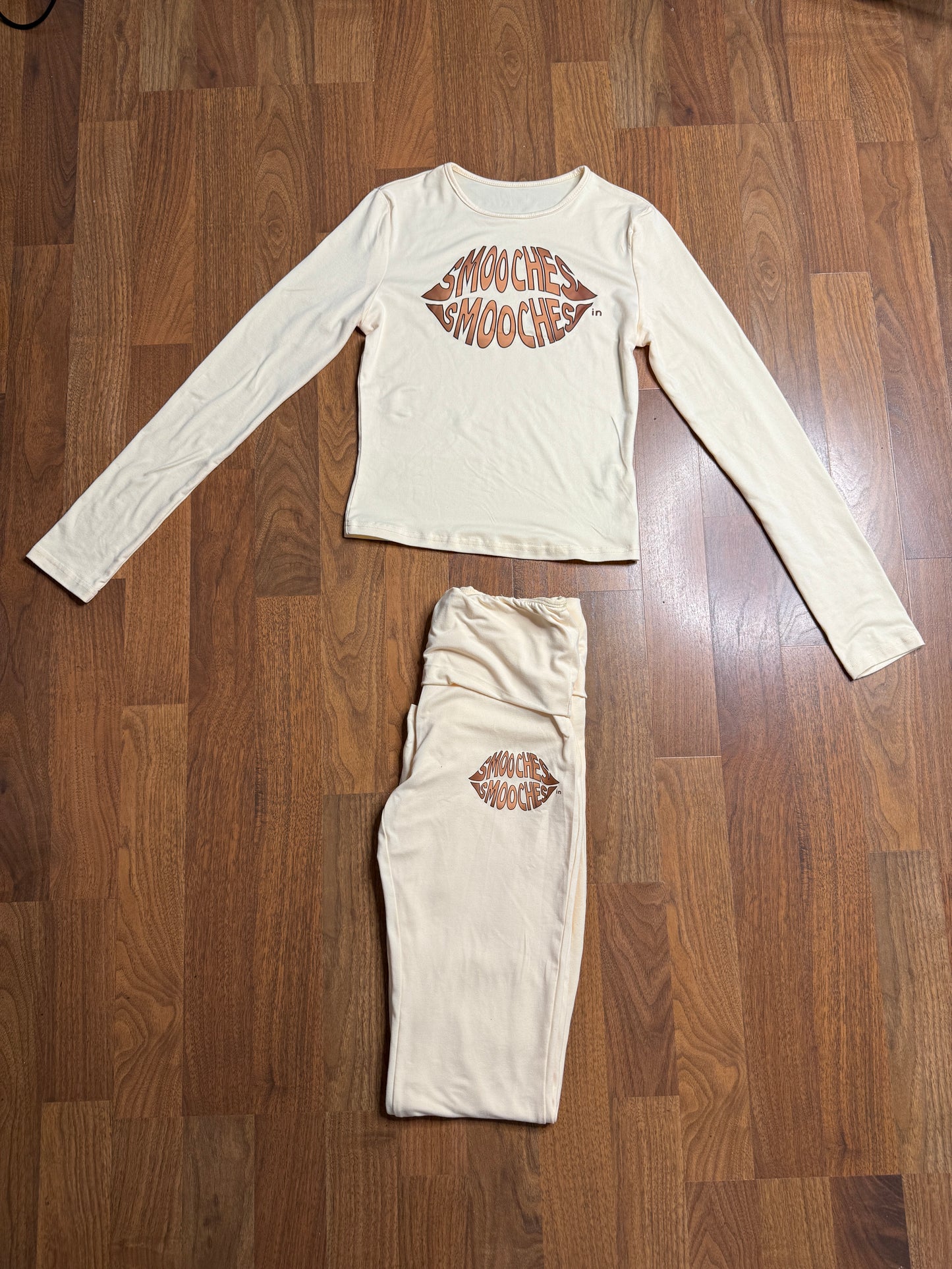 Smooches Long Sleeve Logo Set (Yellow-Beige)